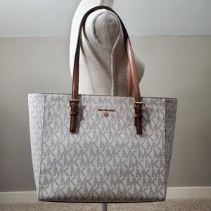 Michael Kors Jet Set Tote in Vanilla